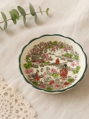 Vintage Japanese porcelain bowl hand painted Japanese garden geisha oriental